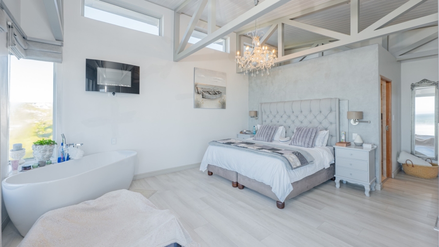 6 Bedroom Property for Sale in Struisbaai Western Cape